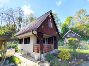 Zděná chata po rekonstrukci, vlastní pozemek 388 m2, Nová Včelnice